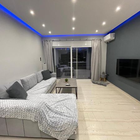 Luxury 3 Bedroom Apartment In Kiato Center Eksteriør bilde